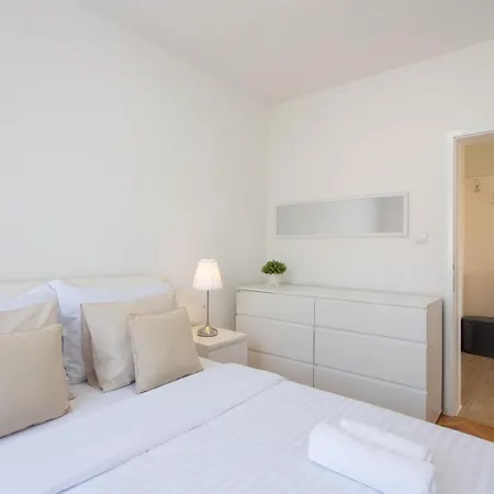 Apartamento Sara *